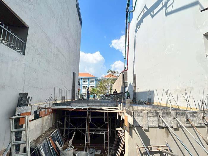 Thi công phần thô sàn tầng trệt